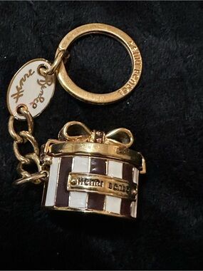 HENRI BENDEL original Striped Gift Box Keychain Brown & White Enamel Collectable